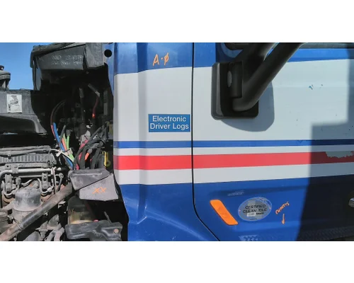 PETERBILT 579 COWL