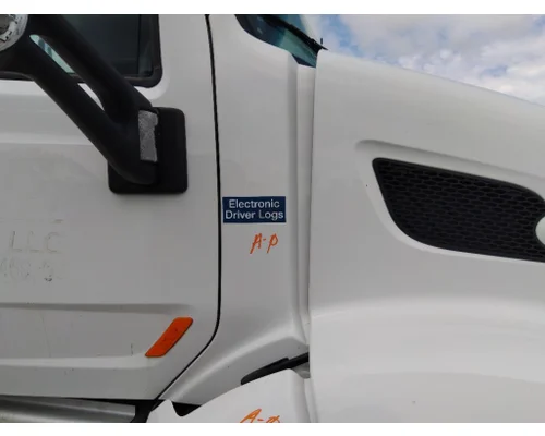 PETERBILT 579 COWL