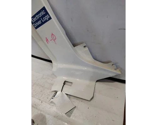 PETERBILT 579 COWL