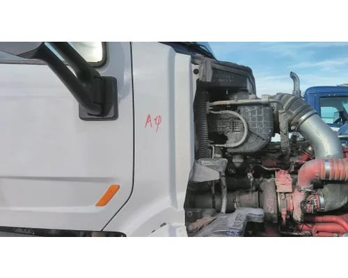 PETERBILT 579 COWL