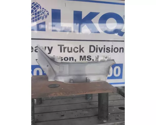 PETERBILT 579 COWL