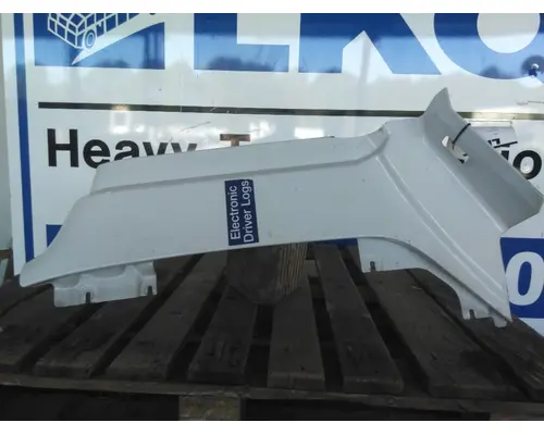 PETERBILT 579 COWL