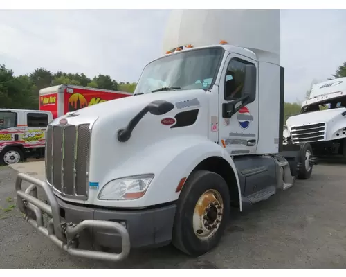 PETERBILT 579 Cab Clip