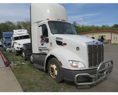 PETERBILT 579 Cab Clip