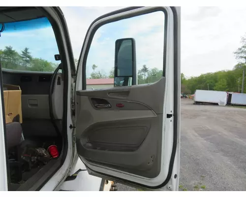 PETERBILT 579 Cab Clip