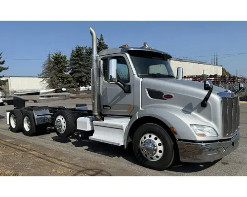 PETERBILT 579 Complete Vehicle