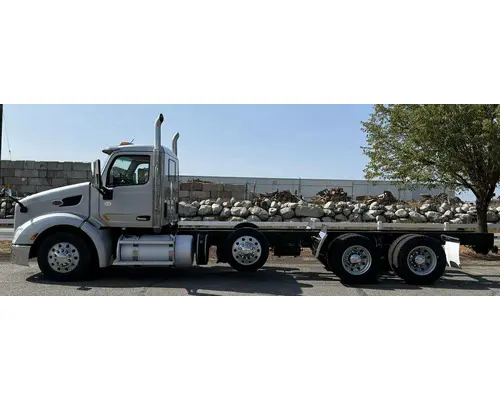 PETERBILT 579 Complete Vehicle