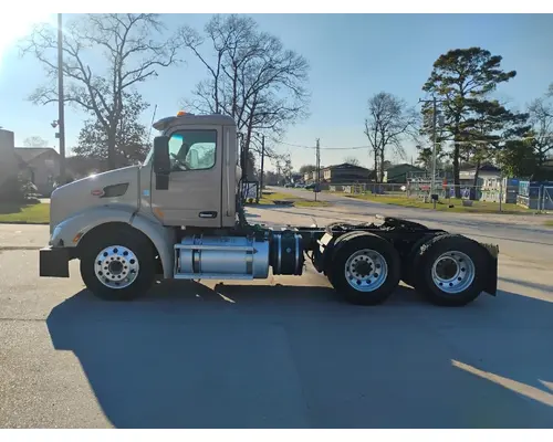 PETERBILT 579 Complete Vehicle