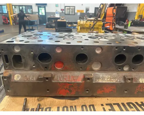 PETERBILT 579 Cylinder Head