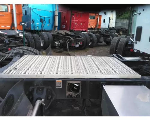 PETERBILT 579 DECK (CATWALK) STEP