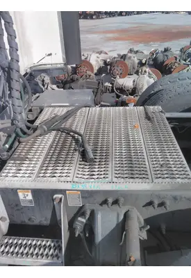 PETERBILT 579 DECK (CATWALK) STEP