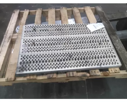 PETERBILT 579 DECK (CATWALK) STEP