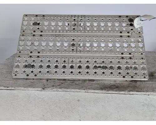 PETERBILT 579 DECK (CATWALK) STEP