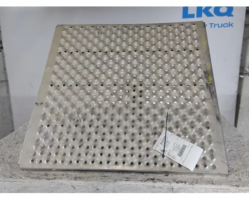 PETERBILT 579 DECK (CATWALK) STEP