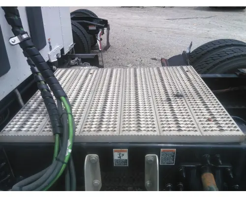 PETERBILT 579 DECK (CATWALK) STEP