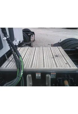 PETERBILT 579 DECK (CATWALK) STEP