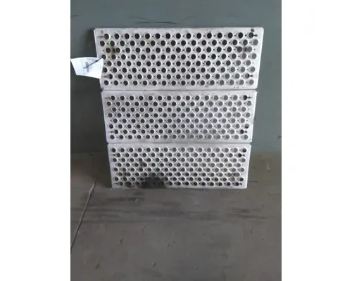 PETERBILT 579 DECK (CATWALK) STEP