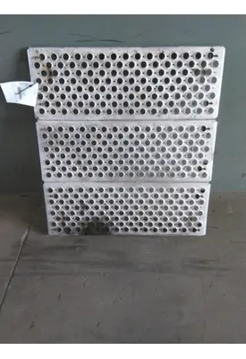 PETERBILT 579 DECK (CATWALK) STEP