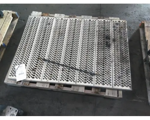 PETERBILT 579 DECK (CATWALK) STEP
