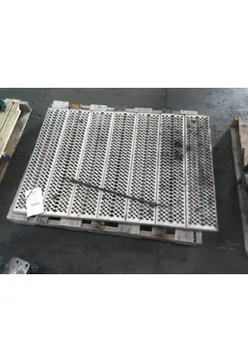 PETERBILT 579 DECK (CATWALK) STEP