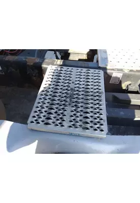 PETERBILT 579 DECK (CATWALK) STEP