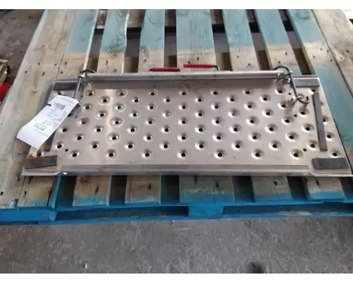 PETERBILT 579 DECK (CATWALK) STEP