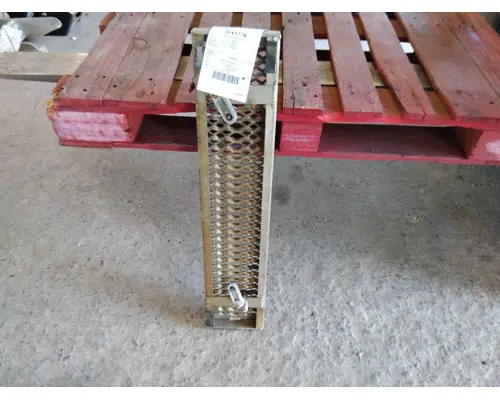 PETERBILT 579 DECK (CATWALK) STEP