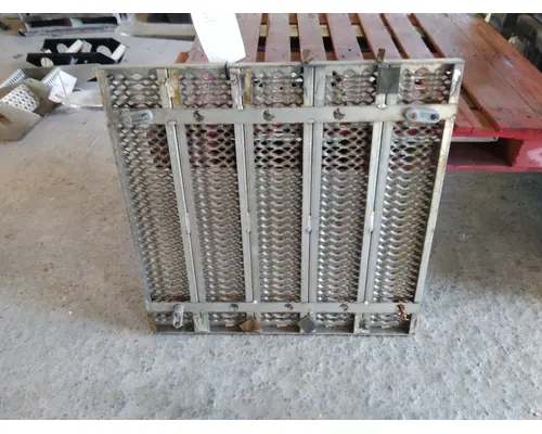 PETERBILT 579 DECK (CATWALK) STEP