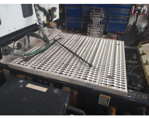 PETERBILT 579 DECK (CATWALK) STEP