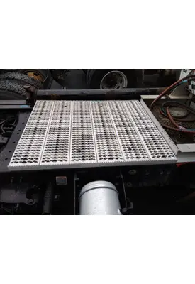 PETERBILT 579 DECK (CATWALK) STEP