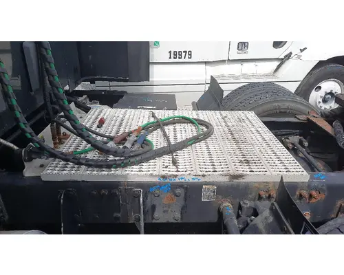 PETERBILT 579 DECK (CATWALK) STEP