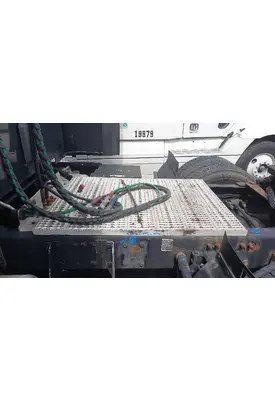 PETERBILT 579 DECK (CATWALK) STEP
