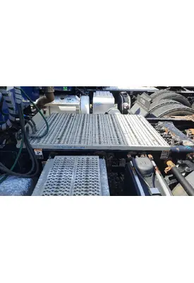 PETERBILT 579 DECK (CATWALK) STEP