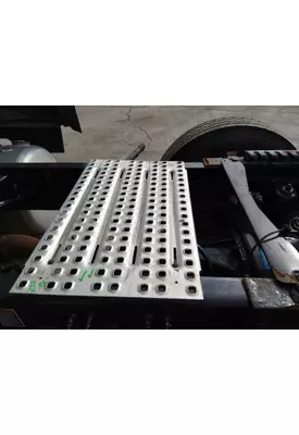 PETERBILT 579 DECK (CATWALK) STEP