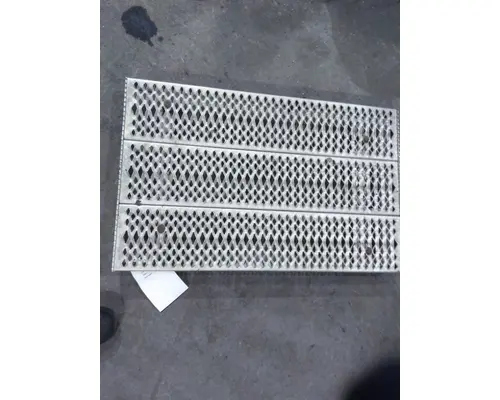 PETERBILT 579 DECK (CATWALK) STEP