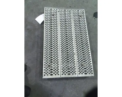 PETERBILT 579 DECK (CATWALK) STEP