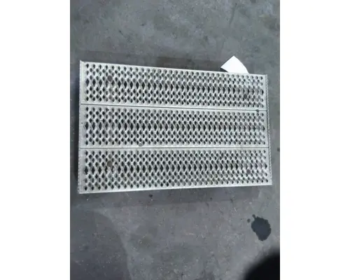PETERBILT 579 DECK (CATWALK) STEP