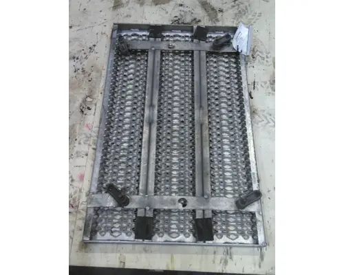 PETERBILT 579 DECK (CATWALK) STEP