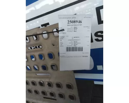 PETERBILT 579 DECK (CATWALK) STEP