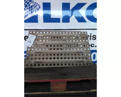 PETERBILT 579 DECK (CATWALK) STEP