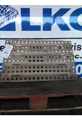 PETERBILT 579 DECK (CATWALK) STEP