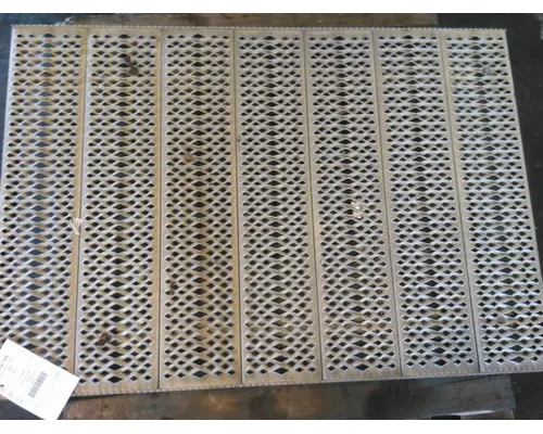 PETERBILT 579 DECK (CATWALK) STEP