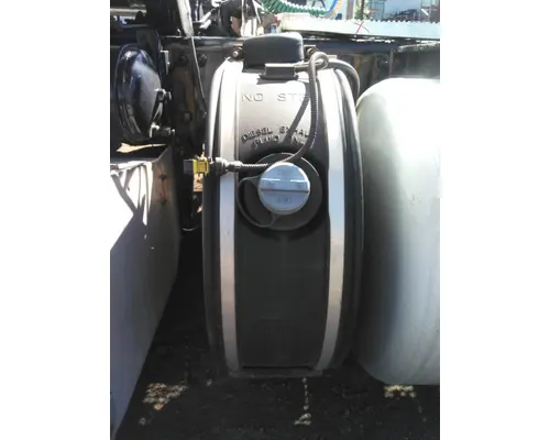 PETERBILT 579 DEF TANK