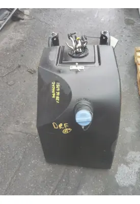 PETERBILT 579 DEF TANK