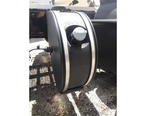 PETERBILT 579 DEF TANK