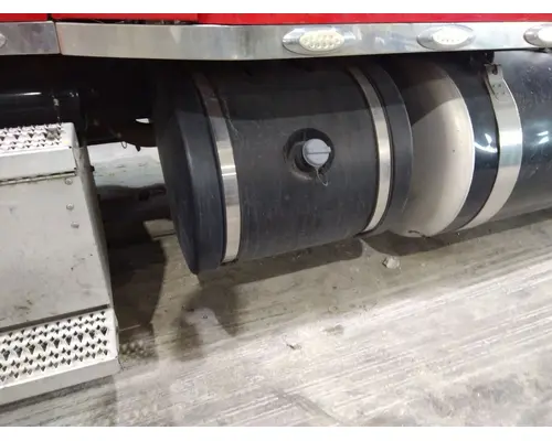 PETERBILT 579 DEF TANK