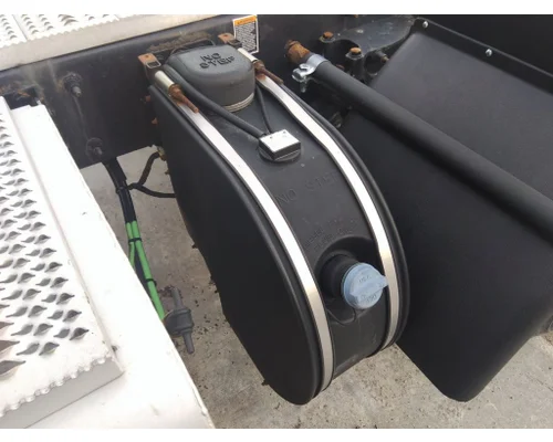 PETERBILT 579 DEF TANK