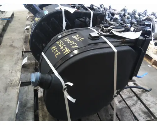 PETERBILT 579 DEF TANK