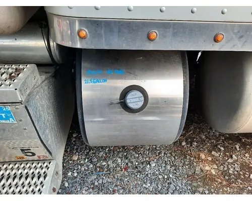 PETERBILT 579 DEF TANK