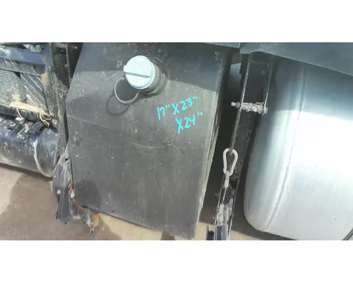 PETERBILT 579 DEF TANK
